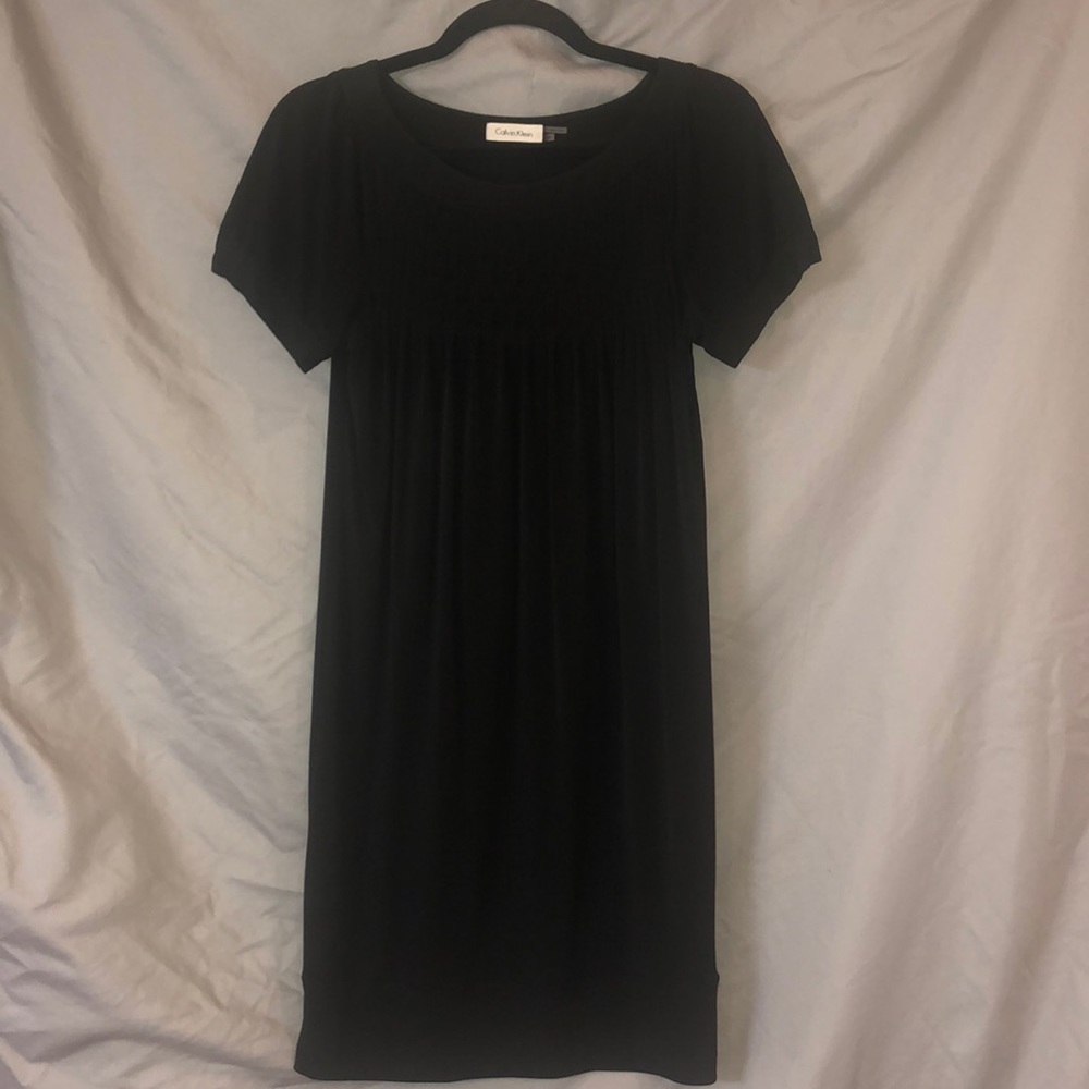 Calvin Klein comfy cute black dress w/ Rouching